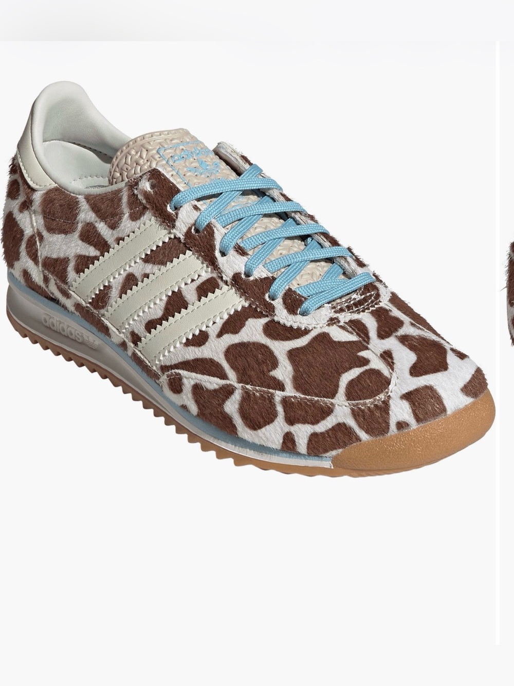 New in box-adidas Women’s Brown Giraffe Print Sneakers with Light Blue Laces